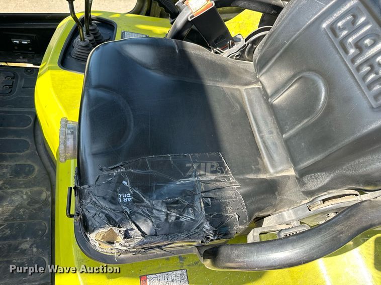 image for item DV1894 Clark C40D forklift