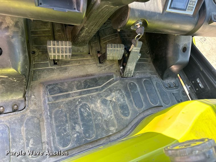 image for item DV1894 Clark C40D forklift