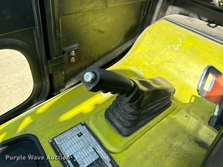 image for item DV1894 Clark C40D forklift