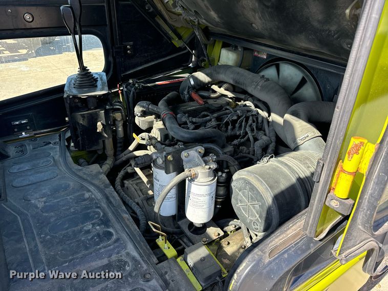 image for item DV1894 Clark C40D forklift