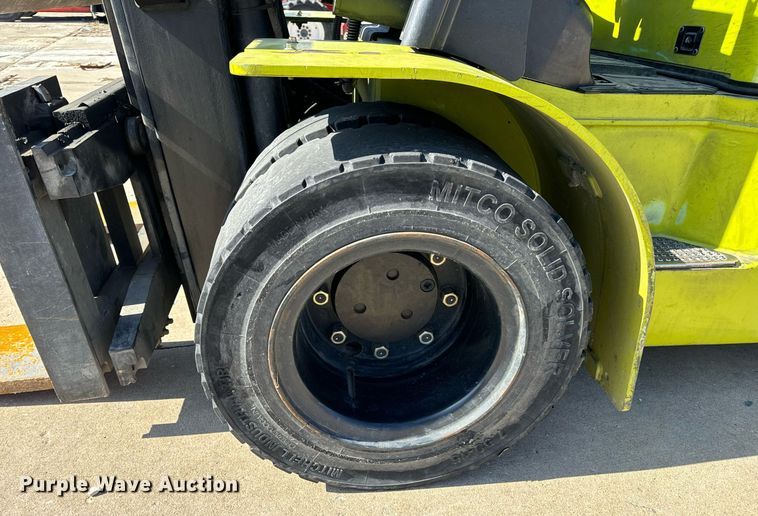 image for item DV1894 Clark C40D forklift