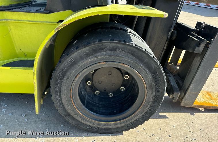 image for item DV1894 Clark C40D forklift