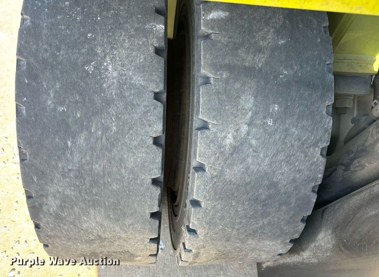 image for item DV1894 Clark C40D forklift