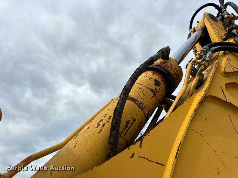 image for item DV1899 1997 John Deere 310E backhoe