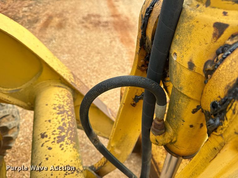 image for item DV1899 1997 John Deere 310E backhoe