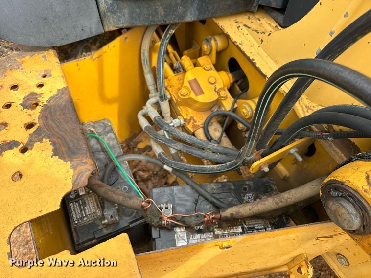 image for item DV1899 1997 John Deere 310E backhoe