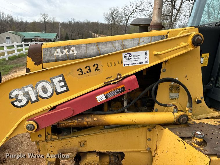 image for item DV1899 1997 John Deere 310E backhoe