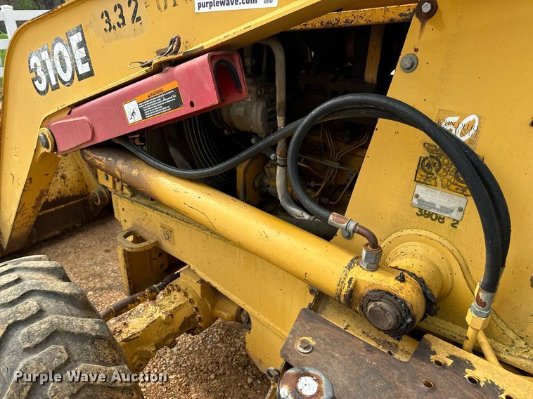 image for item DV1899 1997 John Deere 310E backhoe