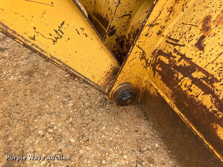 image for item DV1899 1997 John Deere 310E backhoe