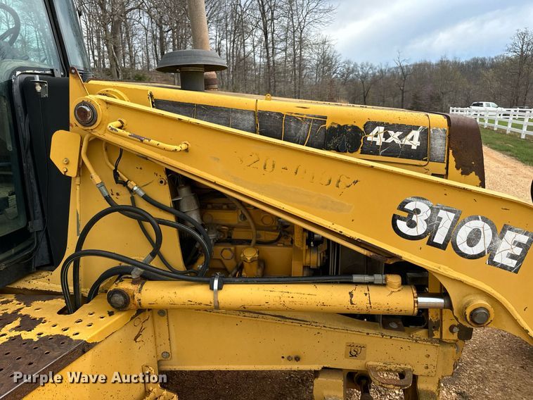 image for item DV1899 1997 John Deere 310E backhoe