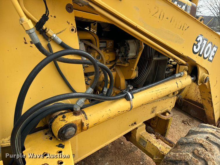 image for item DV1899 1997 John Deere 310E backhoe