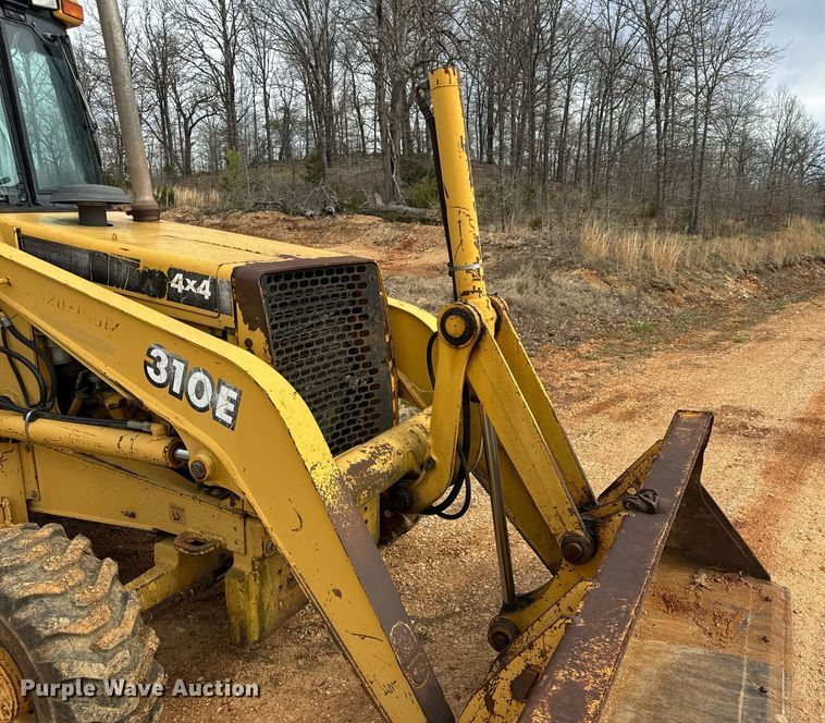 image for item DV1899 1997 John Deere 310E backhoe
