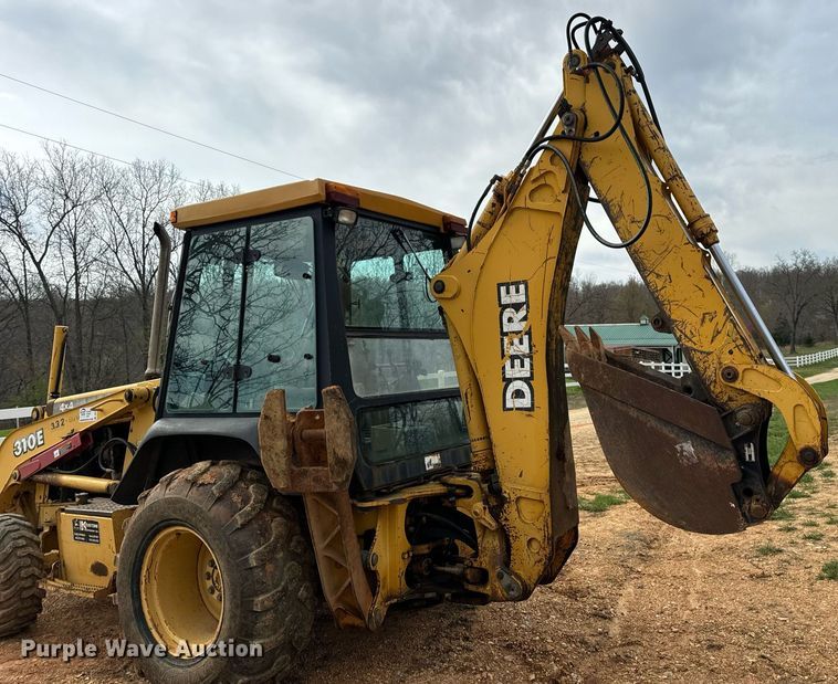 image for item DV1899 1997 John Deere 310E backhoe