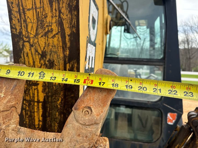 image for item DV1899 1997 John Deere 310E backhoe