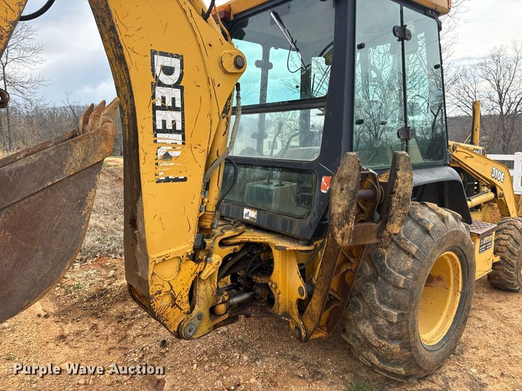 image for item DV1899 1997 John Deere 310E backhoe