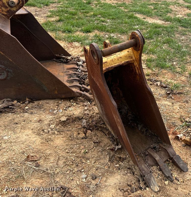 image for item DV1899 1997 John Deere 310E backhoe