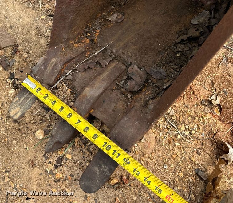 image for item DV1899 1997 John Deere 310E backhoe