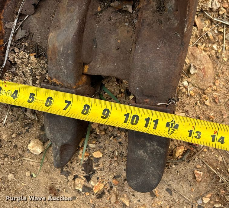 image for item DV1899 1997 John Deere 310E backhoe