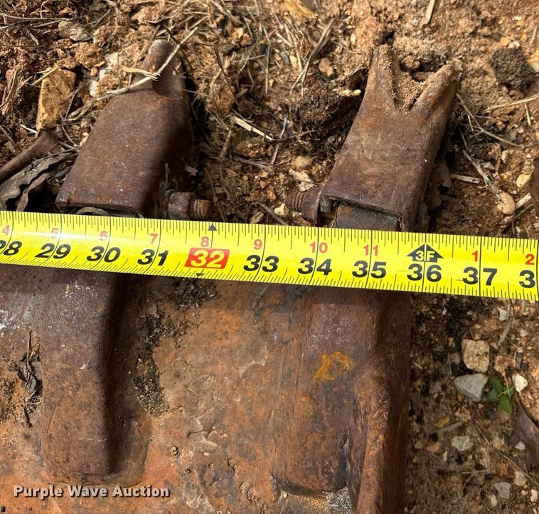 image for item DV1899 1997 John Deere 310E backhoe