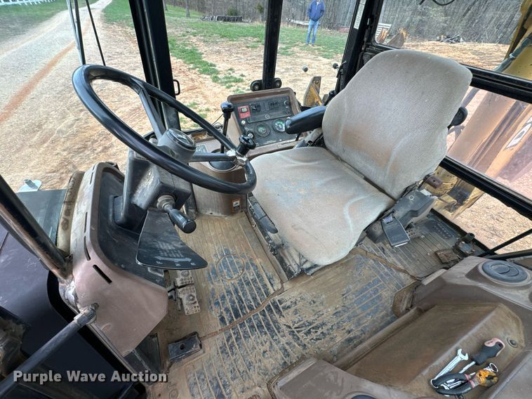 image for item DV1899 1997 John Deere 310E backhoe