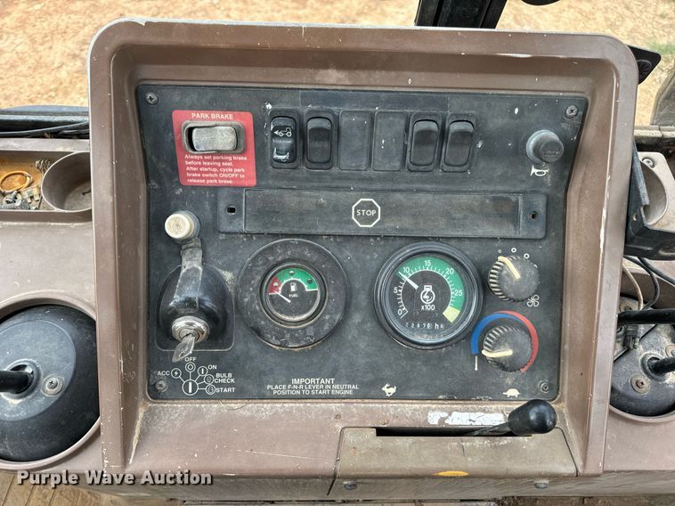 image for item DV1899 1997 John Deere 310E backhoe