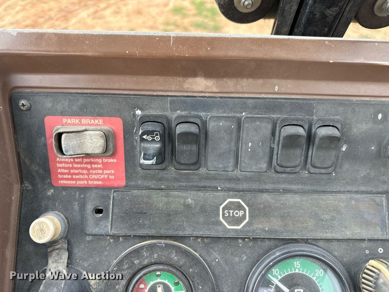 image for item DV1899 1997 John Deere 310E backhoe