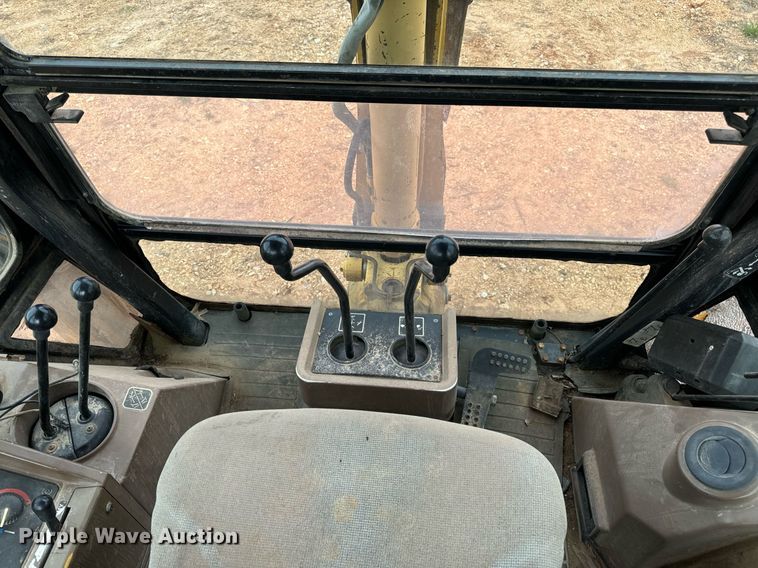 image for item DV1899 1997 John Deere 310E backhoe