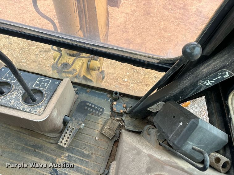 image for item DV1899 1997 John Deere 310E backhoe