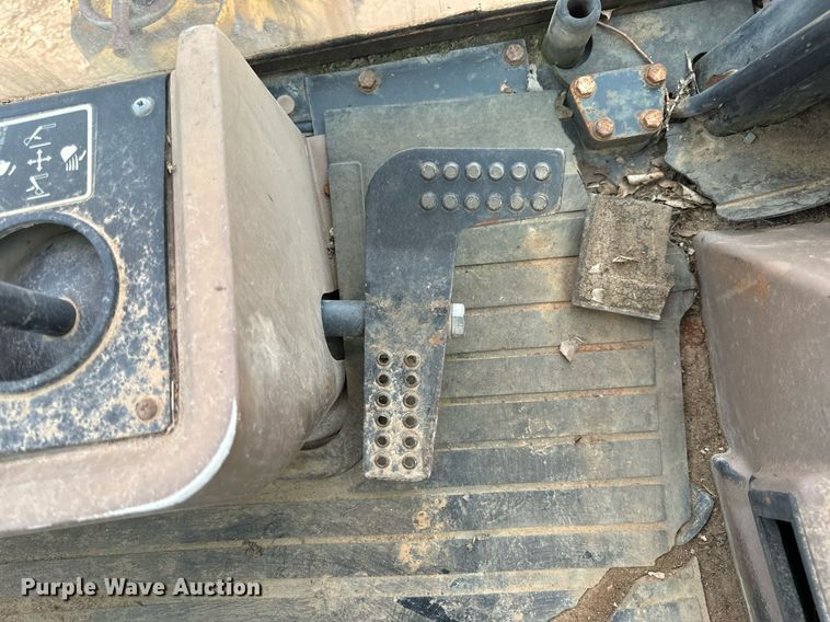 image for item DV1899 1997 John Deere 310E backhoe