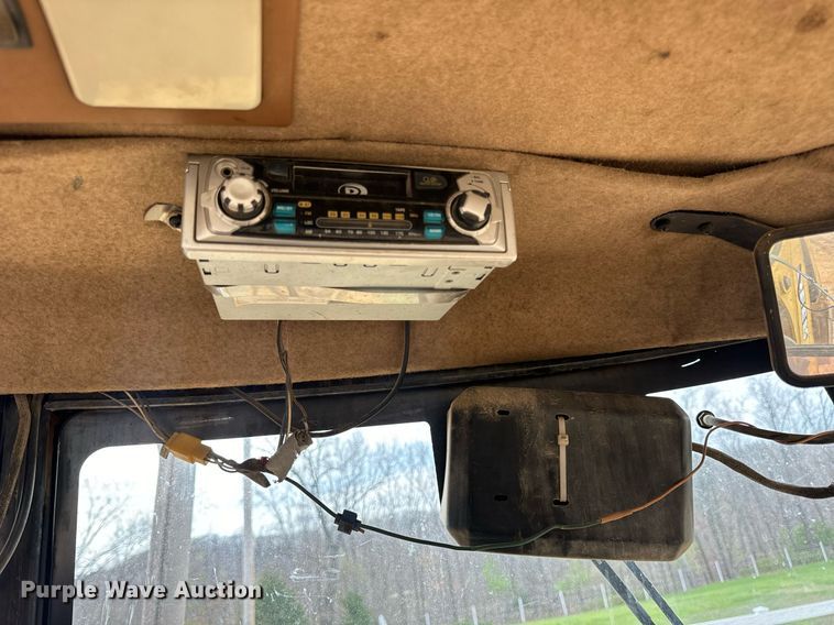 image for item DV1899 1997 John Deere 310E backhoe