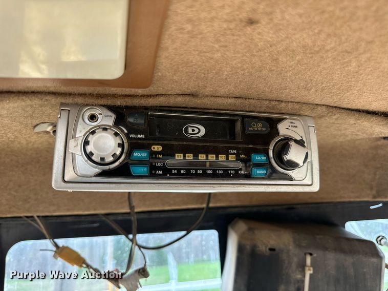 image for item DV1899 1997 John Deere 310E backhoe