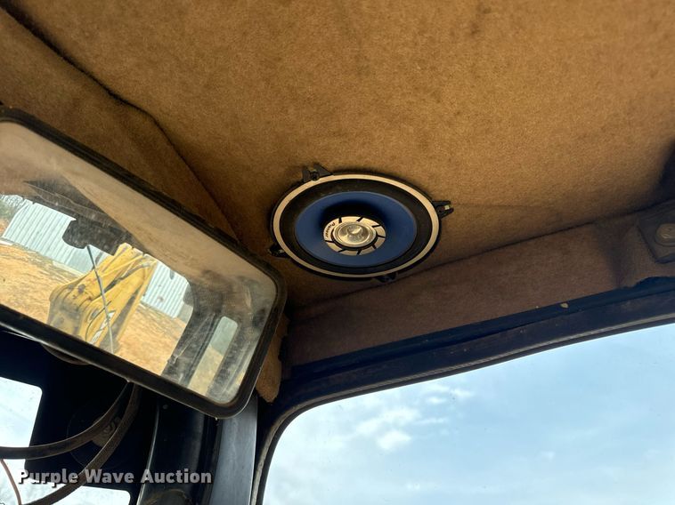 image for item DV1899 1997 John Deere 310E backhoe