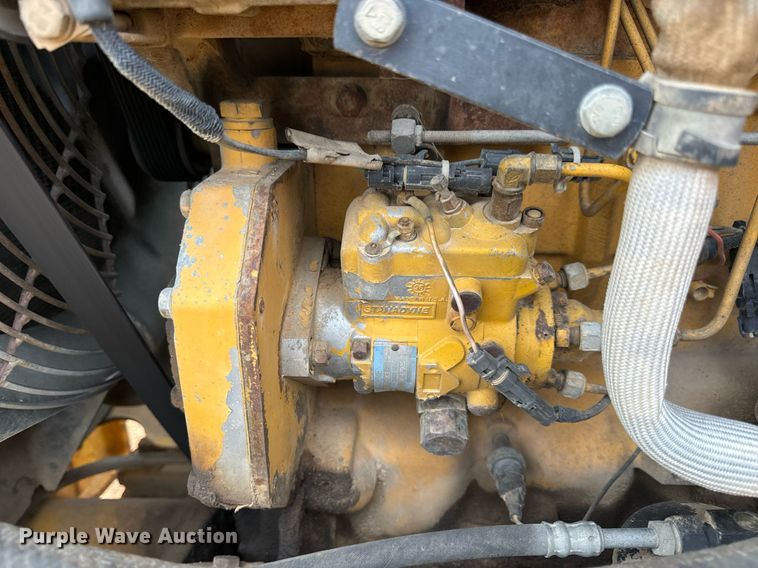 image for item DV1899 1997 John Deere 310E backhoe