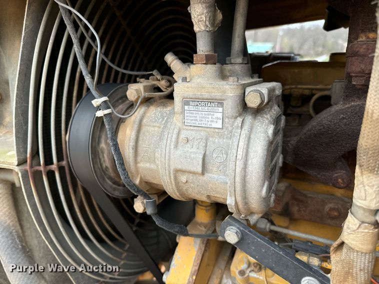 image for item DV1899 1997 John Deere 310E backhoe