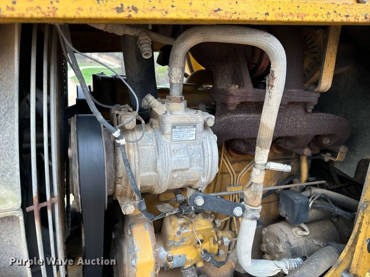 image for item DV1899 1997 John Deere 310E backhoe