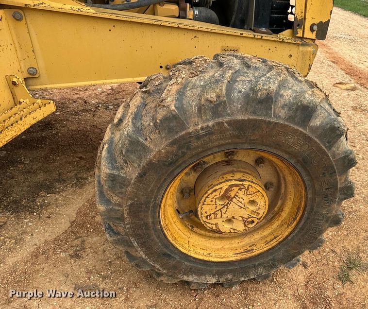 image for item DV1899 1997 John Deere 310E backhoe