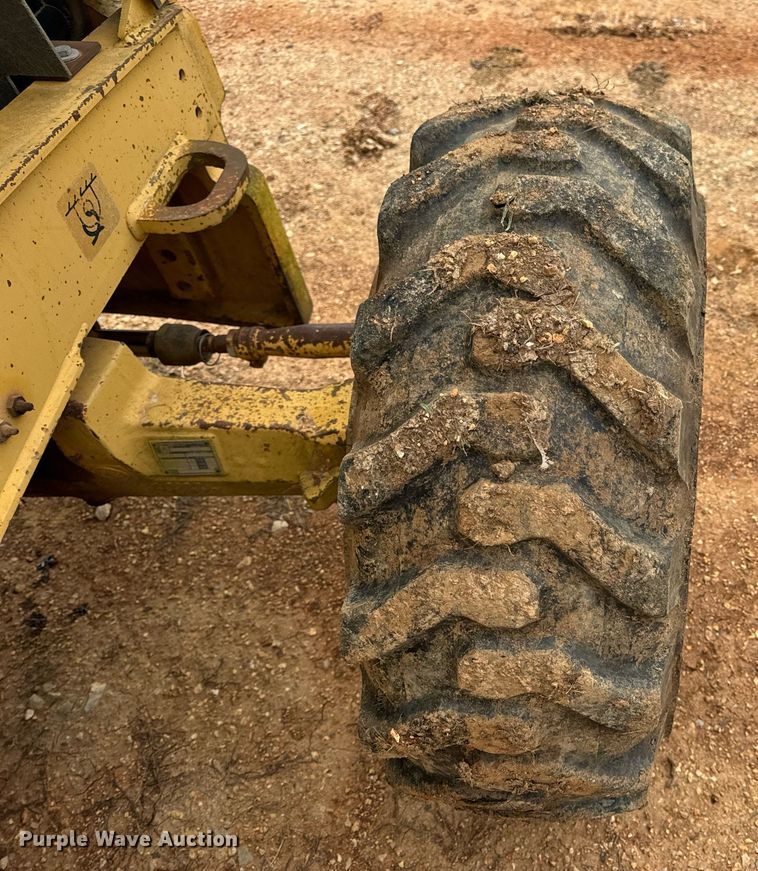 image for item DV1899 1997 John Deere 310E backhoe