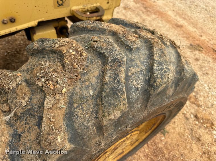 image for item DV1899 1997 John Deere 310E backhoe