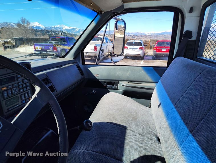 image for item DV6713 1995 Chevrolet Kodiak C5500 flatbed truck