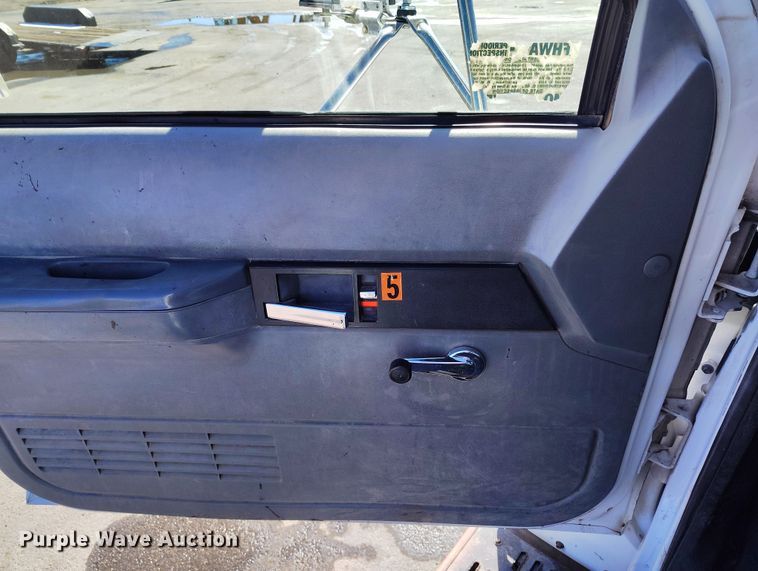 image for item DV6713 1995 Chevrolet Kodiak C5500 flatbed truck