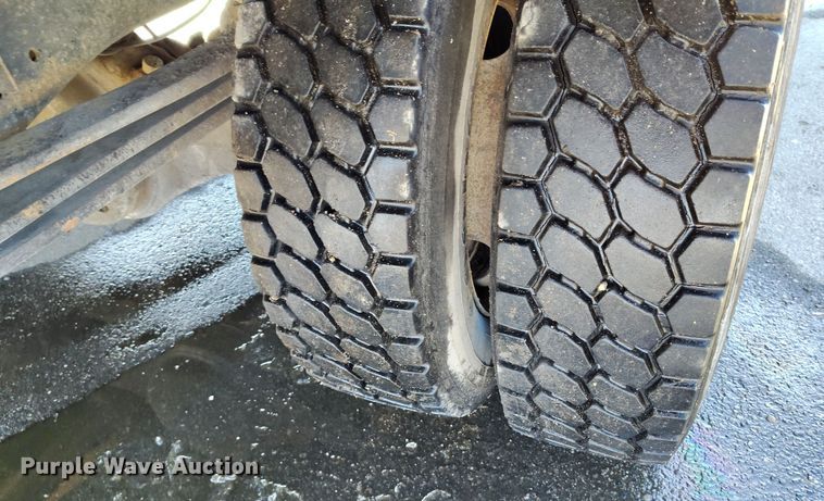 image for item DV6713 1995 Chevrolet Kodiak C5500 flatbed truck