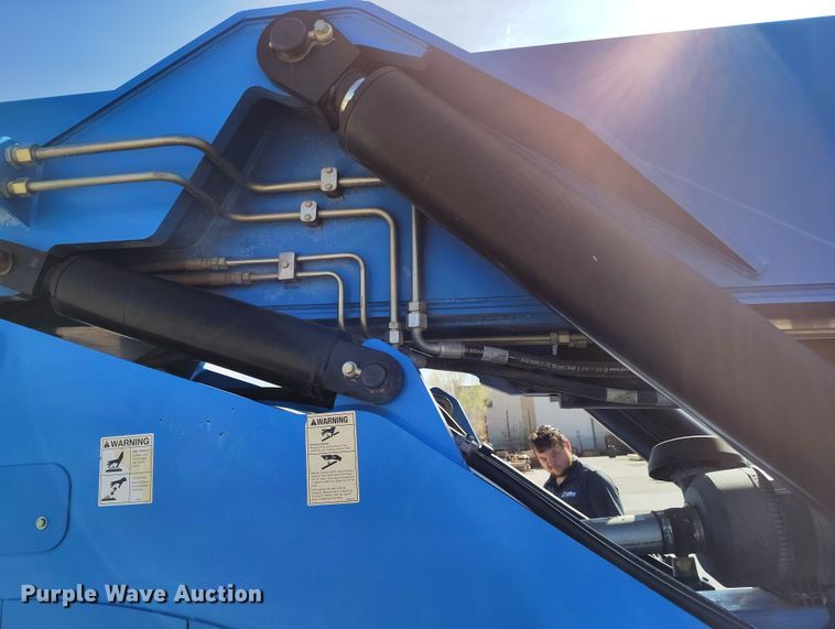 image for item DV6735 2012 Genie GTH1056 telehandler