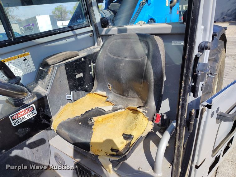 image for item DV6735 2012 Genie GTH1056 telehandler