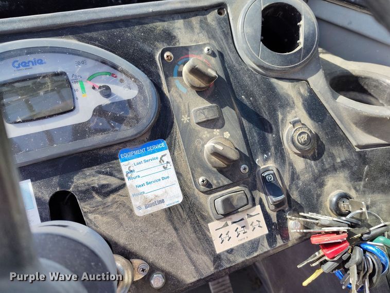 image for item DV6735 2012 Genie GTH1056 telehandler