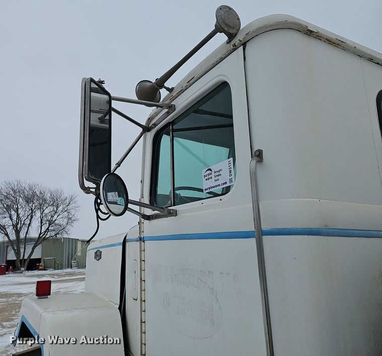 image for item DW3131 1987 Autocar ready mix truck