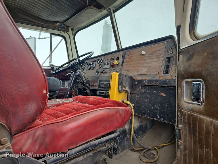 image for item DW3131 1987 Autocar ready mix truck