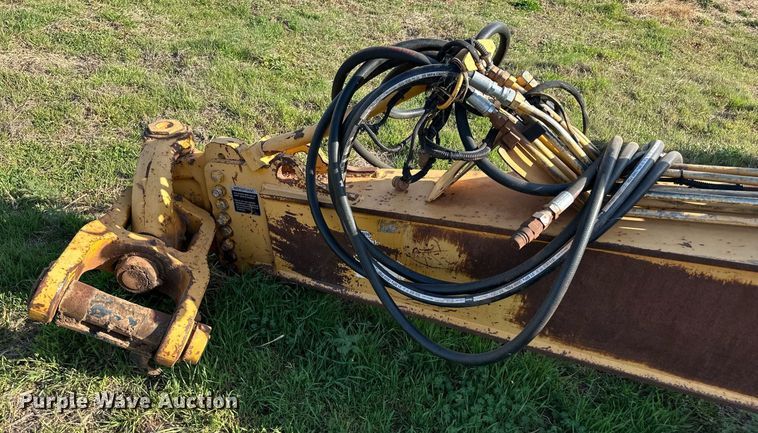 image for item DW8644 2014 John Deere 2112E scraper