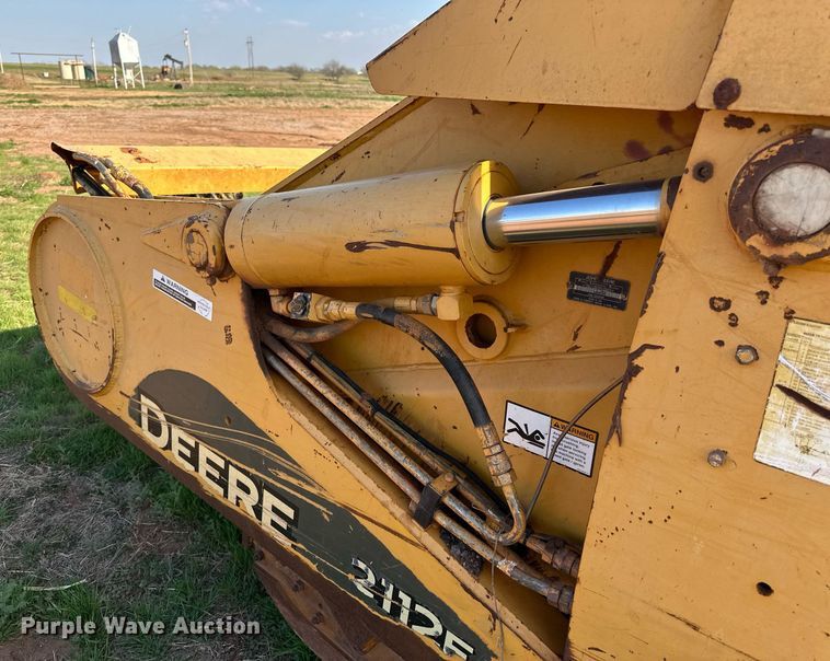 image for item DW8644 2014 John Deere 2112E scraper