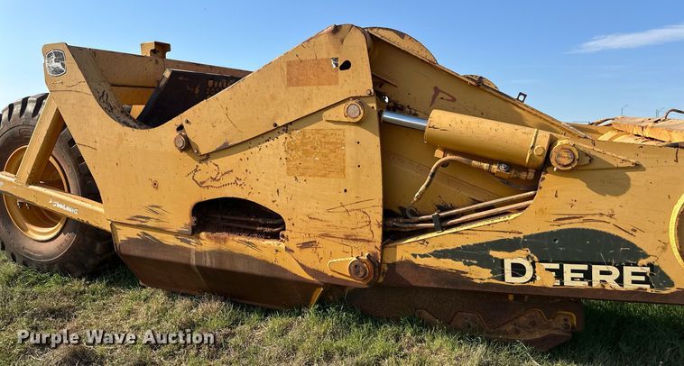 image for item DW8644 2014 John Deere 2112E scraper