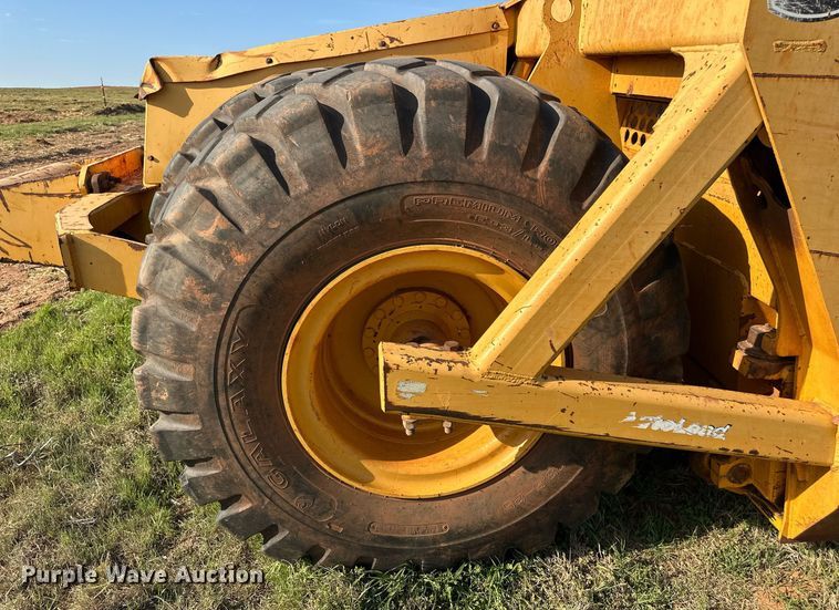 image for item DW8644 2014 John Deere 2112E scraper